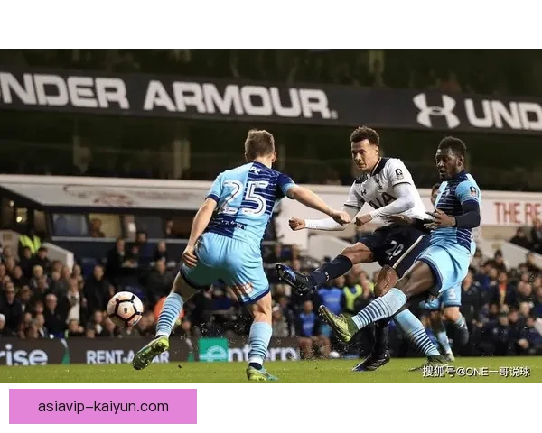 英超最新战况：各队表现稳健，争冠形势愈加明显。