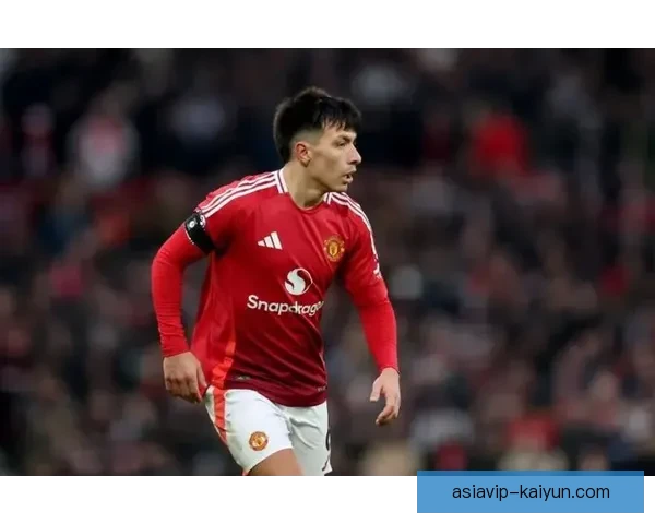 利桑德罗传球精准，持续提升球队中场控制力。