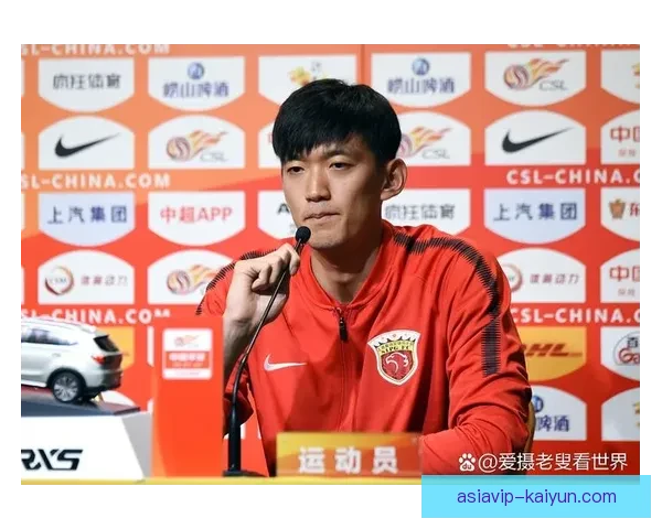 卡卡在近期比赛中表现稳健，状态逐渐回暖备受关注。